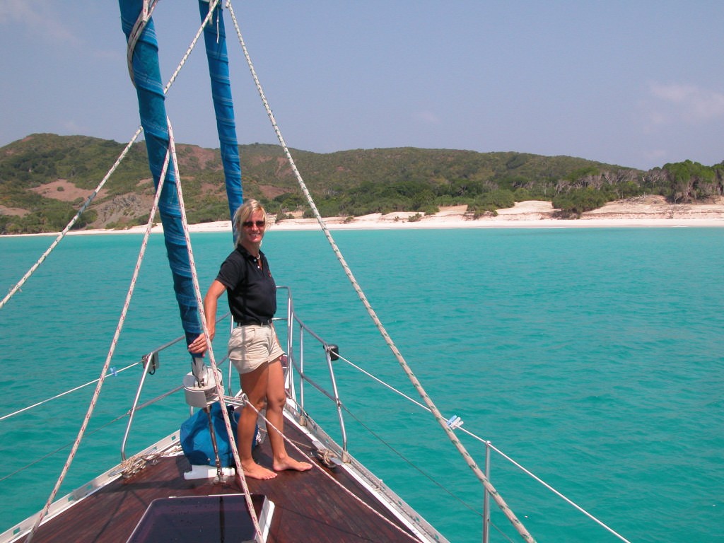 Floating in splendid isolation in the middle of the Bay of Bengal © Paul Johnson http://www.boat-yacht-charters.com